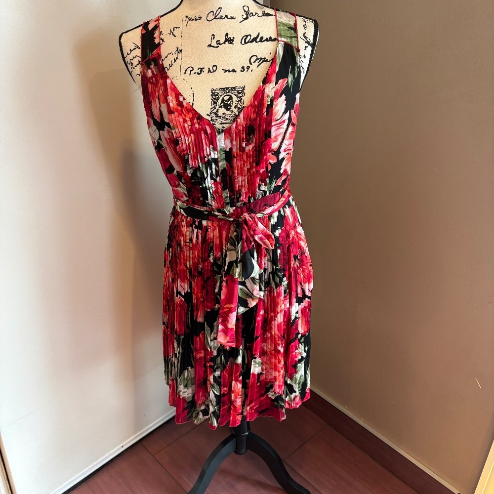 White House Black Market floral pleated sleeveless dress